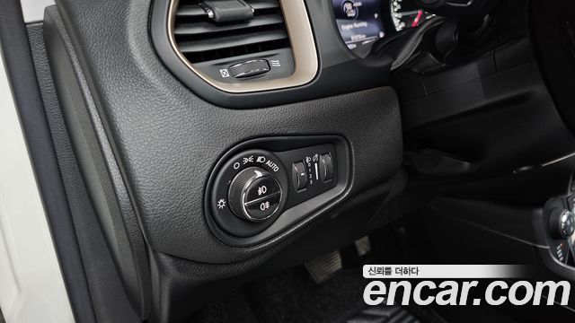 Jeep Renegade 2.0 Diesel Longitude AWD 2016 — фото 18