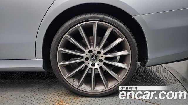 Mercedes-Benz E-Class (W213) E350 4MATIC AMG Line 2022 — фото 21