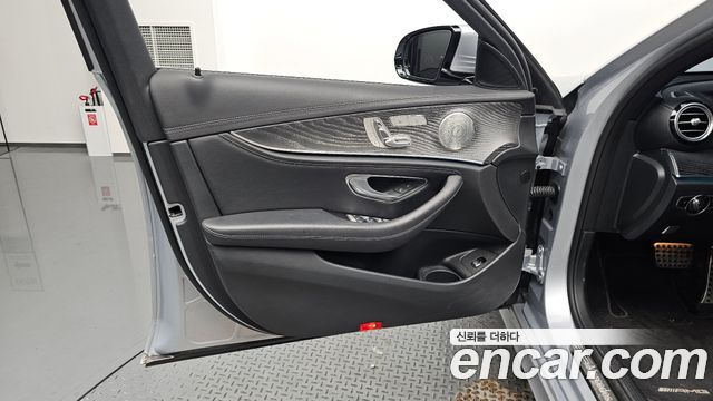 Mercedes-Benz E-Class (W213) E350 4MATIC AMG Line 2022 — фото 24