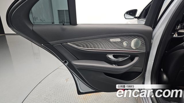 Mercedes-Benz E-Class (W213) E350 4MATIC AMG Line 2022 — фото 25