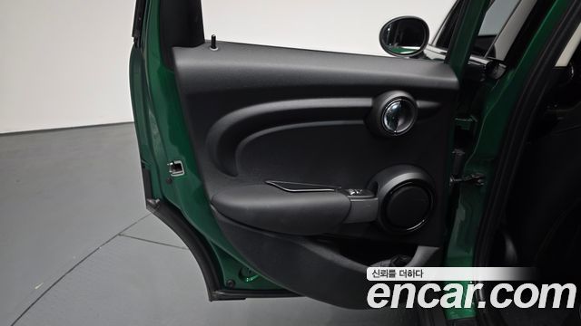 MINI Cooper 5Door Standard 3rd 2021 — фото 25