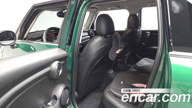MINI Cooper 5Door Standard 3rd 2021 — фото 26