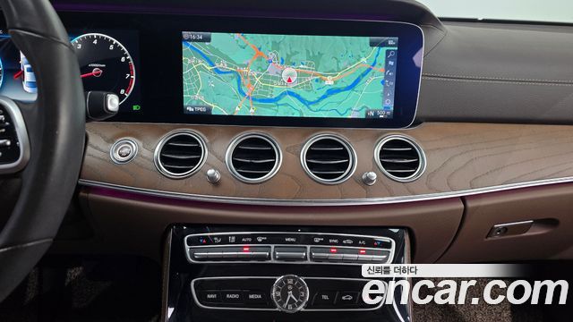Mercedes-Benz E-Class (W213) E300 4MATIC Exclusive 2019 — фото 19