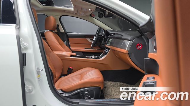 Jaguar XF (X260) 20d Portfolio 2020 — фото 26