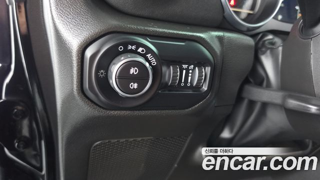 Jeep Wrangler (JL) 2.0 Overland Power Top 4Door 2023 — фото 20