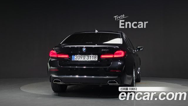 BMW 5 Series (G30) 520i Luxury 2023 — фото 4