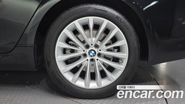 BMW 5 Series (G30) 520i Luxury 2023 — фото 5