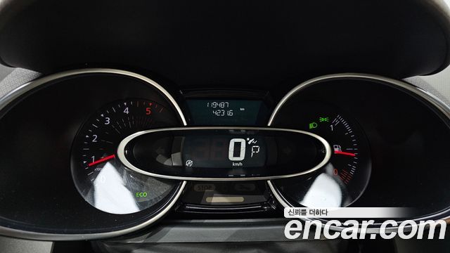 Renault Korea Clio Intens 2018 — фото 8