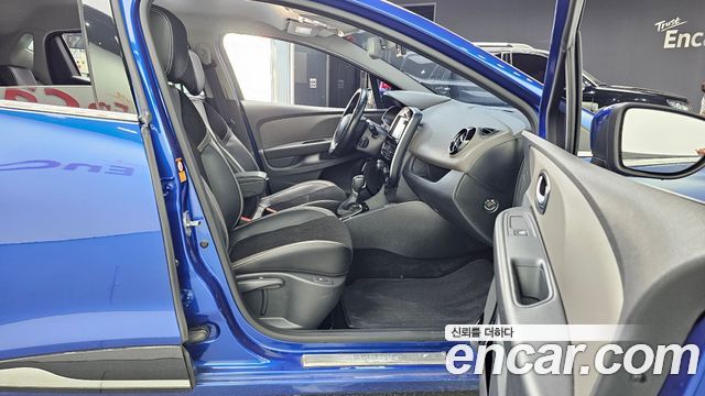 Renault Korea Clio Intens 2018 — фото 11