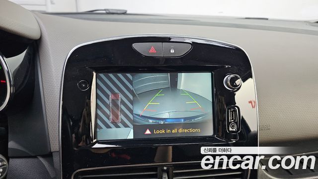 Renault Korea Clio Intens 2018 — фото 15