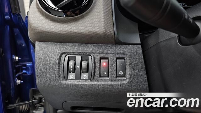 Renault Korea Clio Intens 2018 — фото 17