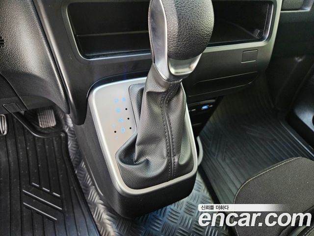 Hyundai Staria Cargo 3-Seater Smart 2023 — фото 9