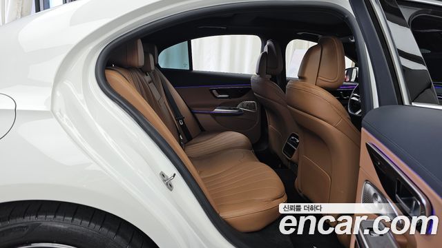 Mercedes-Benz E-Class (W214) E300 4MATIC AMG Line 2026 — фото 12