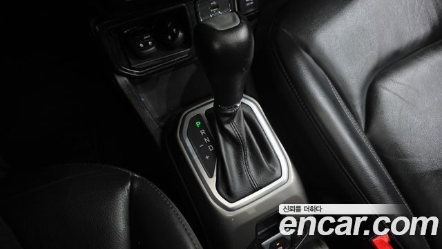 Jeep Renegade 2.4 Limited 2019 — фото 9