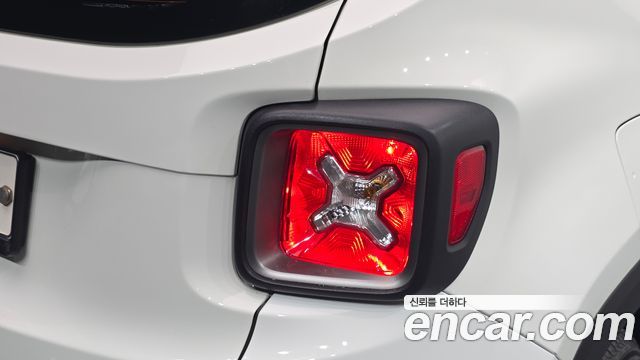 Jeep Renegade 2.4 Limited 2019 — фото 23