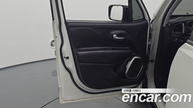 Jeep Renegade 2.4 Limited 2019 — фото 24