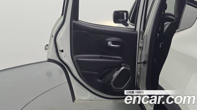 Jeep Renegade 2.4 Limited 2019 — фото 25