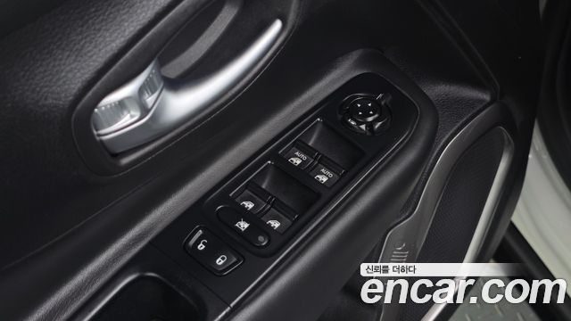 Jeep Renegade 2.4 Limited 2019 — фото 28