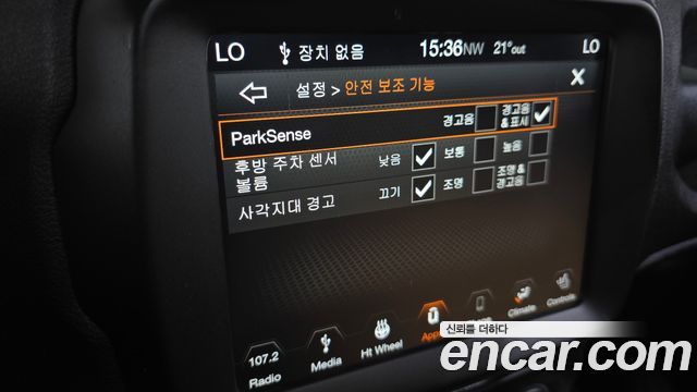 Jeep Renegade 2.4 Limited 2019 — фото 32