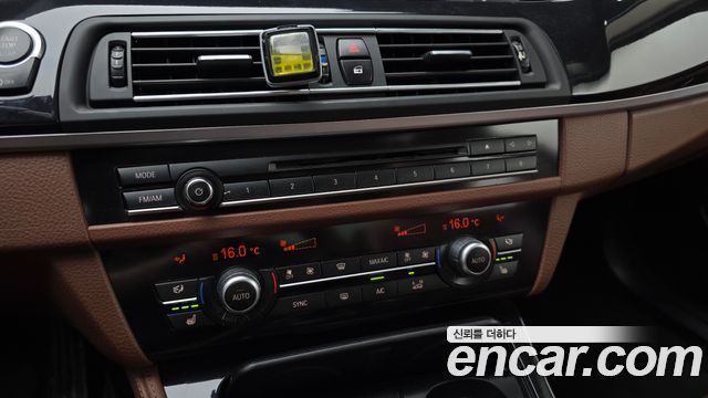 BMW 5 Series (F10) 520d xDrive M Aero Dynamic 2016 — фото 17