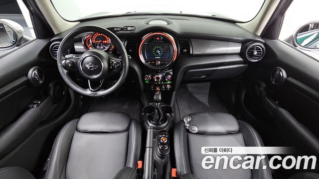 MINI Cooper 5Door Standard 3rd 2019 — фото 7