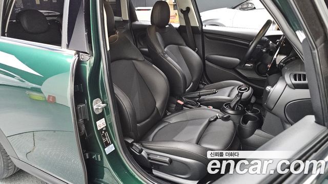 MINI Cooper 5Door Standard 3rd 2019 — фото 12