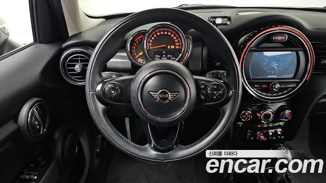 MINI Cooper 5Door Standard 3rd 2019 — фото 13
