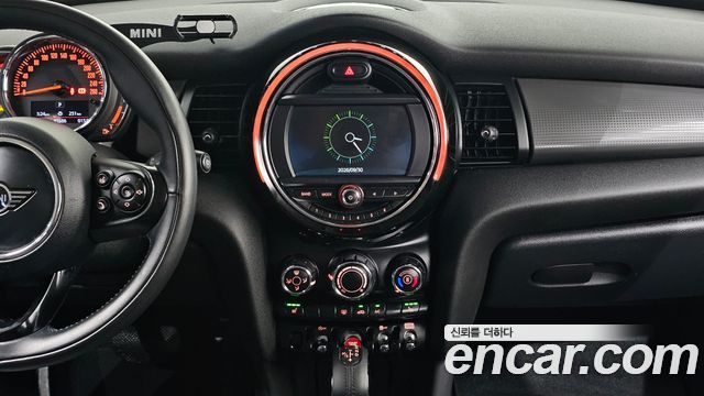MINI Cooper 5Door Standard 3rd 2019 — фото 15
