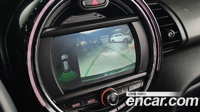 MINI Cooper 5Door Standard 3rd 2019 — фото 17