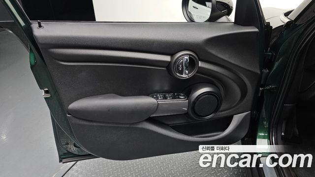 MINI Cooper 5Door Standard 3rd 2019 — фото 24