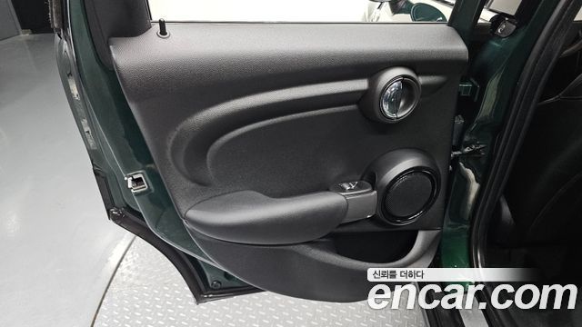 MINI Cooper 5Door Standard 3rd 2019 — фото 25