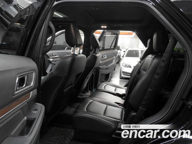 Ford Explorer 2.3 Limited 4WD 5th 2019 — фото 16
