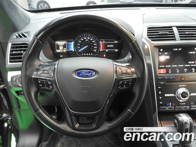 Ford Explorer 2.3 Limited 4WD 5th 2019 — фото 18