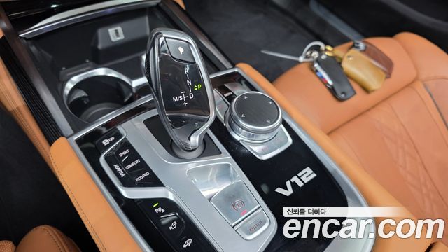 BMW 7 Series (G11) M760Li xDrive 2017 — фото 9