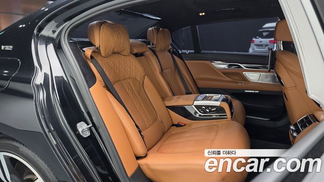 BMW 7 Series (G11) M760Li xDrive 2017 — фото 11