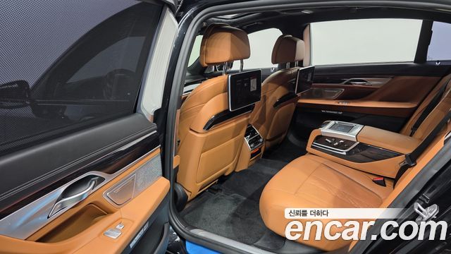 BMW 7 Series (G11) M760Li xDrive 2017 — фото 12