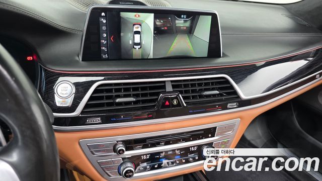 BMW 7 Series (G11) M760Li xDrive 2017 — фото 19