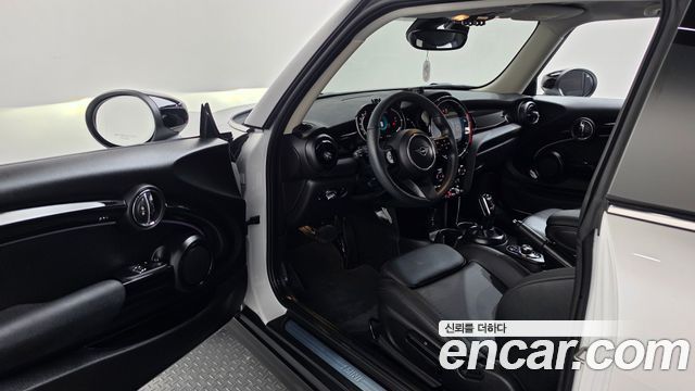 MINI Cooper Classic Plus 3rd 2024 — фото 10