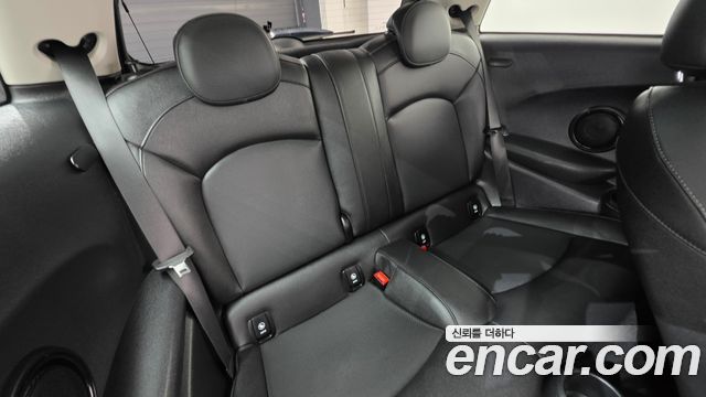 MINI Cooper Classic Plus 3rd 2024 — фото 15