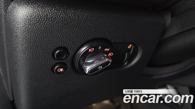 MINI Cooper Classic Plus 3rd 2024 — фото 24