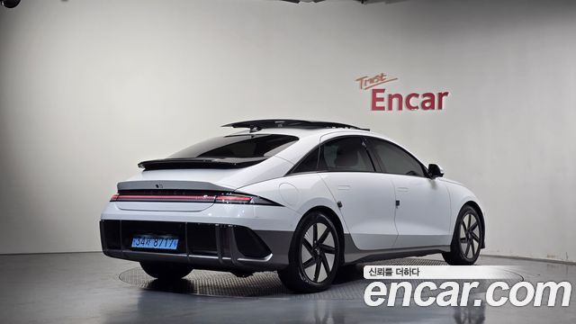 Hyundai Ioniq 6 Long Range Exclusive + 2023 — фото 2
