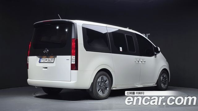 Hyundai Staria 4WD Tourer 11-Seater Modern 2023 — фото 2