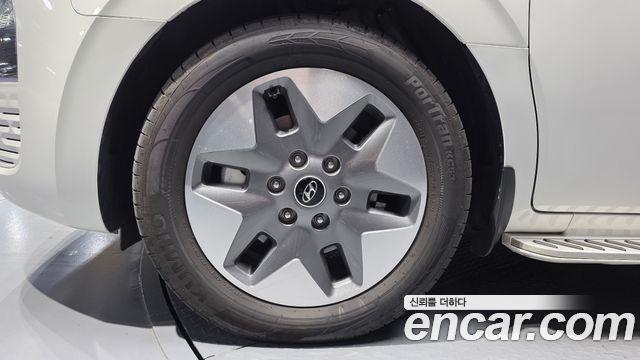 Hyundai Staria 4WD Tourer 11-Seater Modern 2023 — фото 5