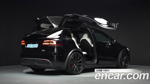 Tesla Model X Plaid 2023 — фото 2