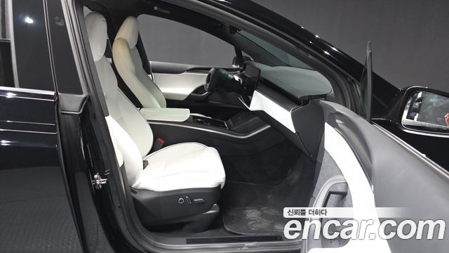 Tesla Model X Plaid 2023 — фото 15