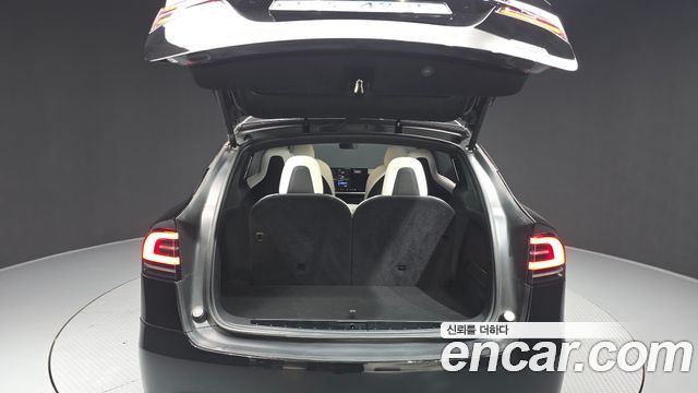 Tesla Model X Plaid 2023 — фото 24