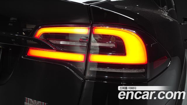 Tesla Model X Plaid 2023 — фото 29