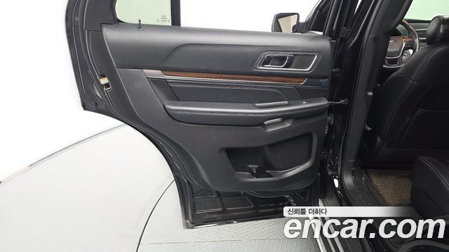 Ford Explorer 2.3 Limited 4WD 5th 2017 — фото 25