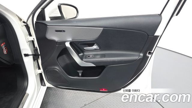 Mercedes-Benz A-Class (W177) A250 4MATIC Sedan 2021 — фото 24