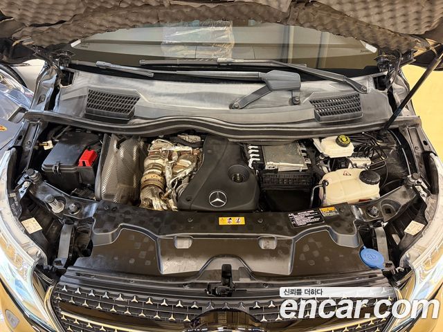 Mercedes-Benz V-Class V300 CDI W447 2022 — фото 6